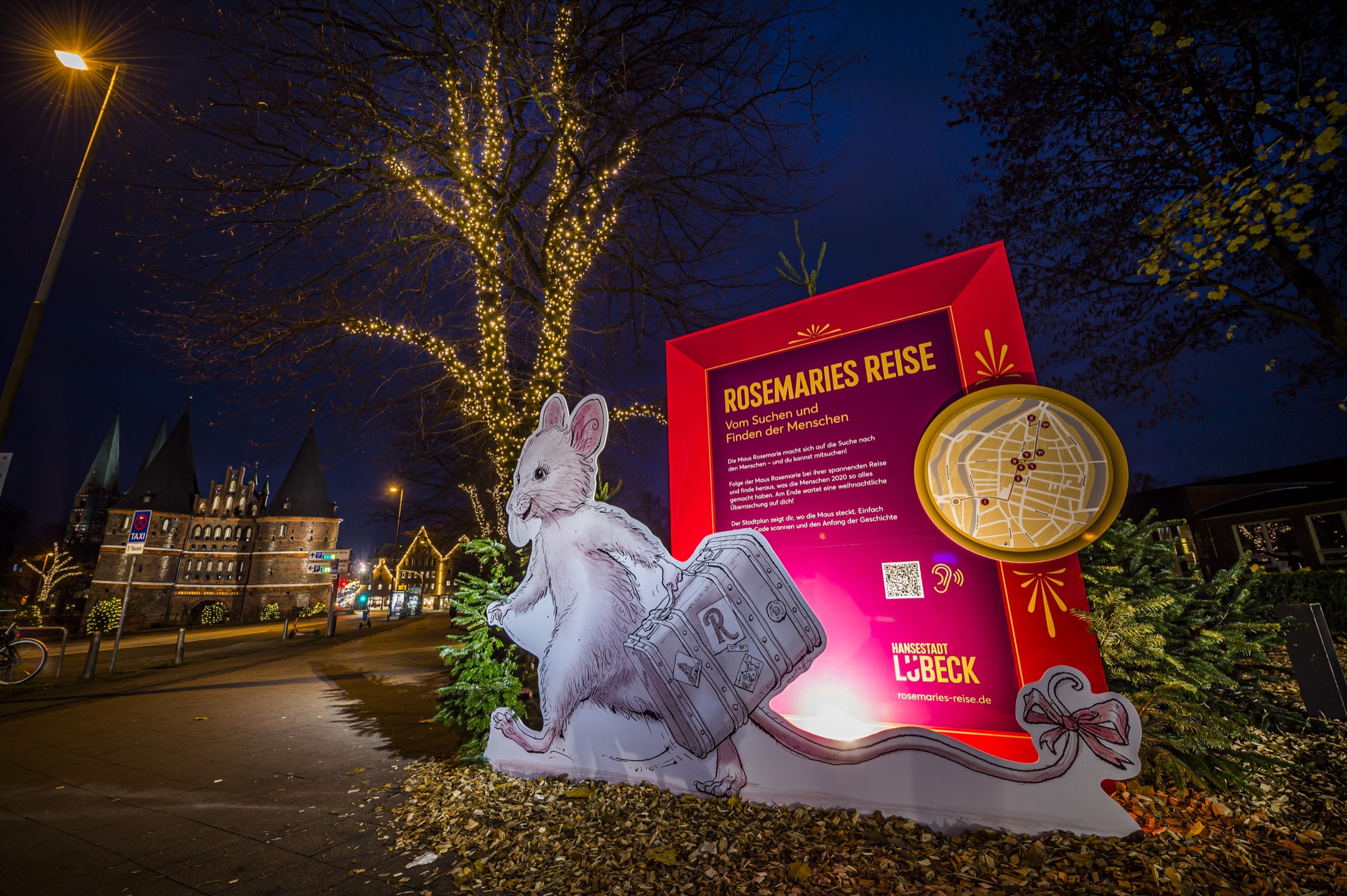 Rosemarie beginnt ihre Reise am Lübecker Holstentor.